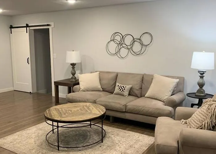 Pet Friendly 4br With Pool Table Near Expo Square And Route 66 Holiday home Tulsa