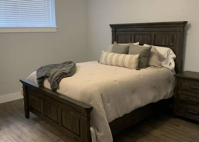 Pet Friendly 4br With Pool Table Near Expo Square And Route 66 Tulsa
